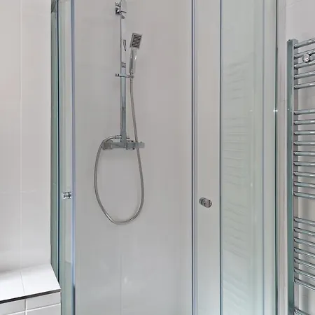 Stylish One Bed Apartment With Private Garden Διαμέρισμα