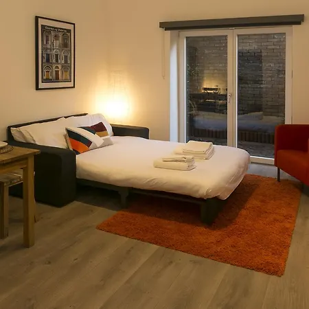Apartment Stylish One Bed Apartment With Private Garden