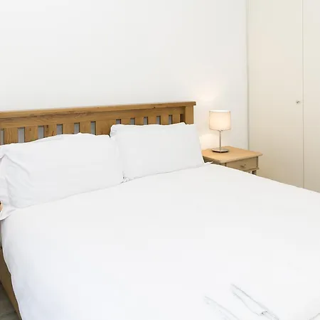 Stylish One Bed Apartment With Private Garden Διαμέρισμα